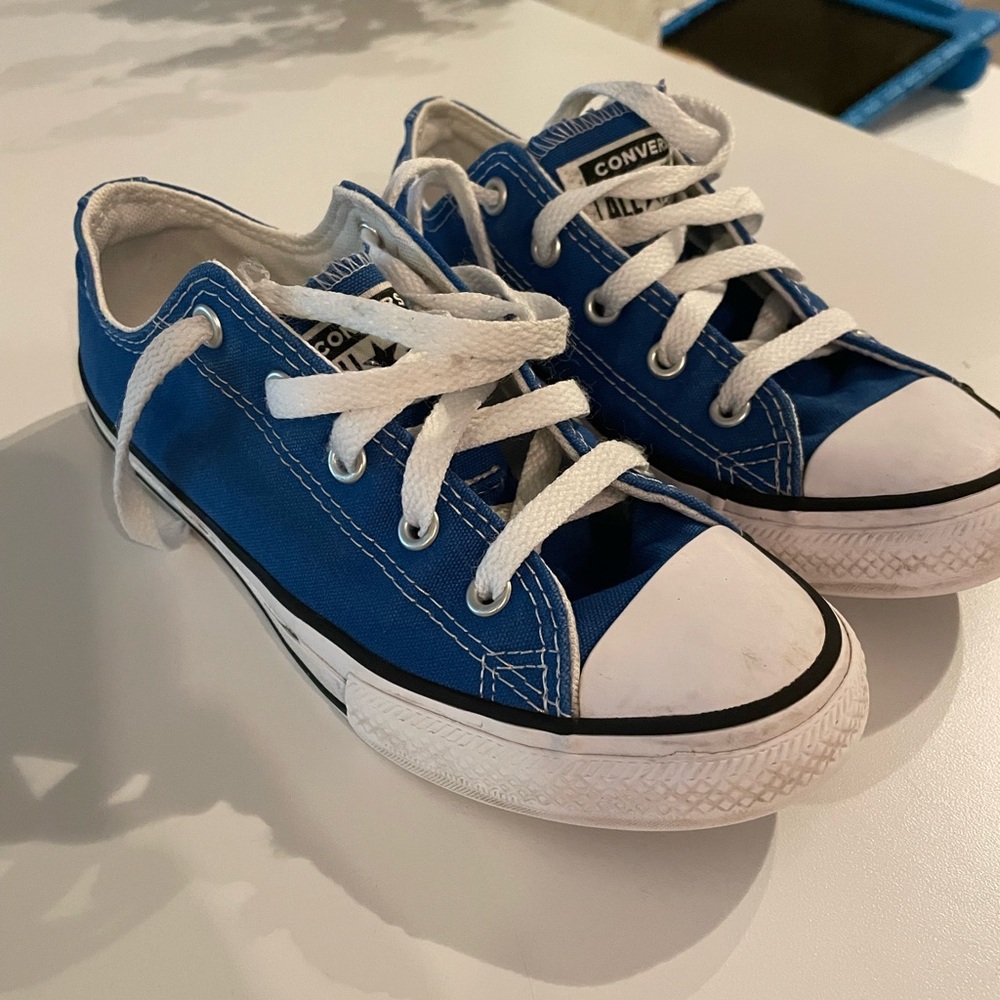 Boys size 2 blue converse